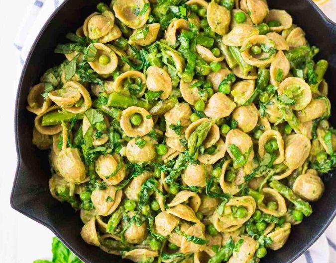 Avocado Pasta with Asparagus and Peas