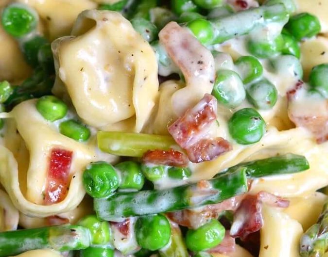 Creamy Spring Tortellini with Peas Asparagus and Bacon