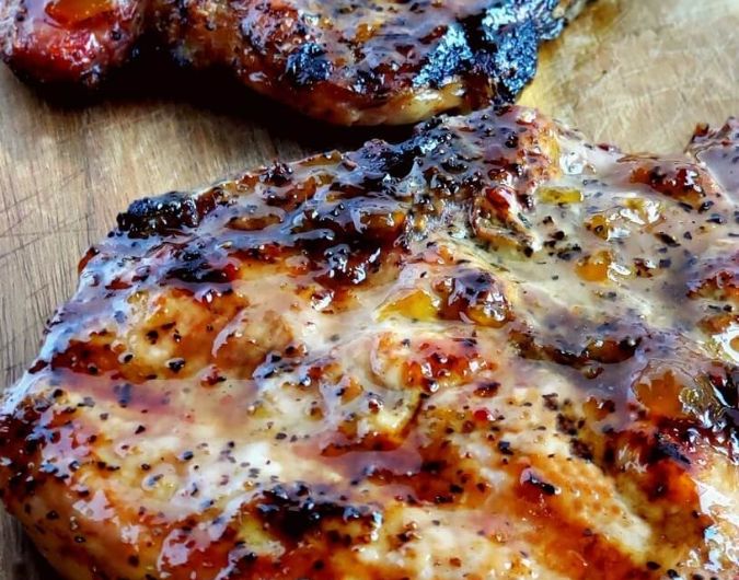 Juicy Grilled Pork Chops with Spicy Peach Glaze