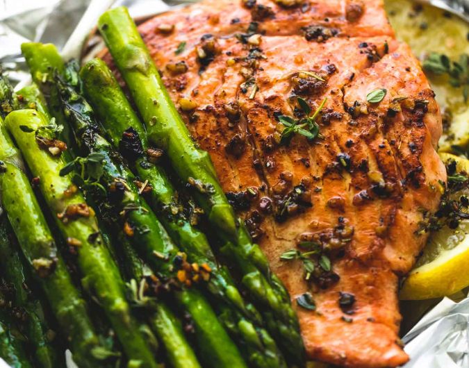 Salmon and Asparagus Foil Packs with Garlic Lemon Butter Sauce