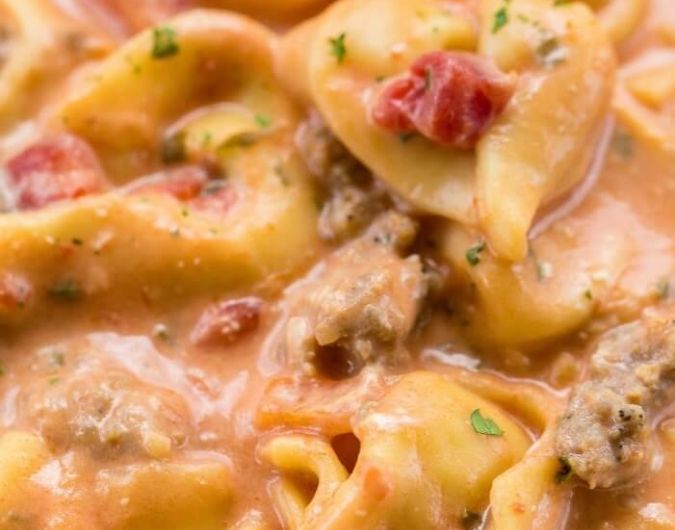 Slow Cooker Tomato Tortellini Soup